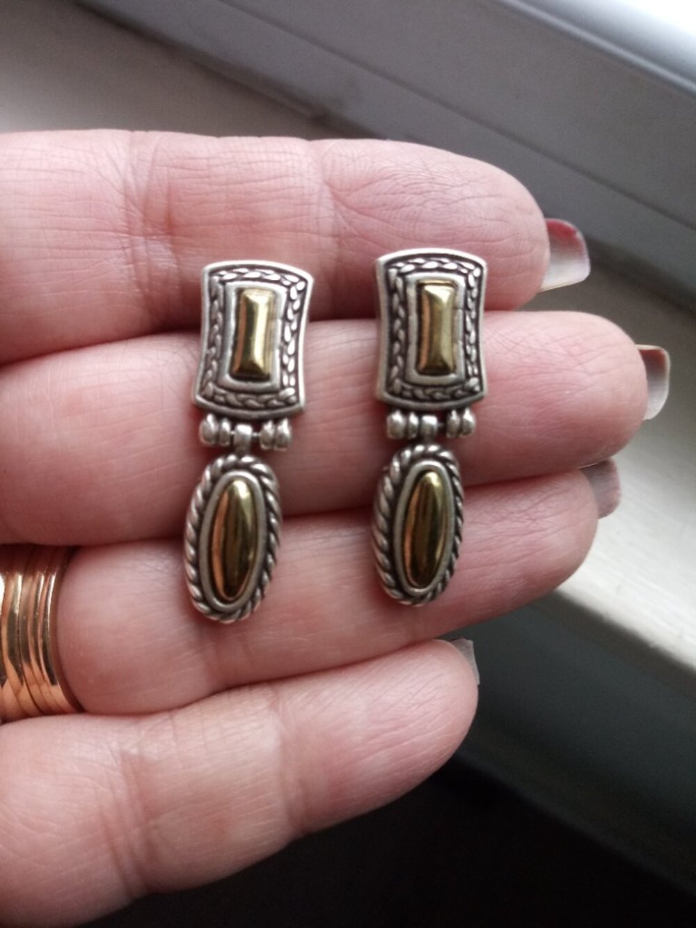 Brighton lot of 3 pairs of two tone earrings in tin - Picture 5 of 10